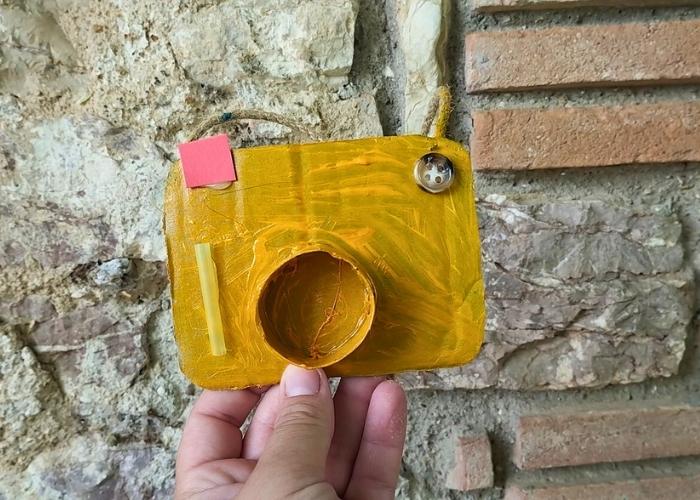 Macchinetta fotografica fai da te: lavoretto per bambini con materiali di recupero